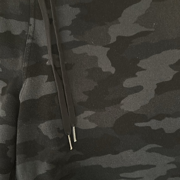 Lululemon Scuba Jogger Black Camo Size 12 - Picture 4 of 6